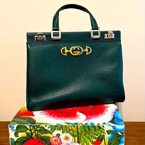 Beautiful, barely worn Gucci Zumi Horsebit Top Handle Bag
